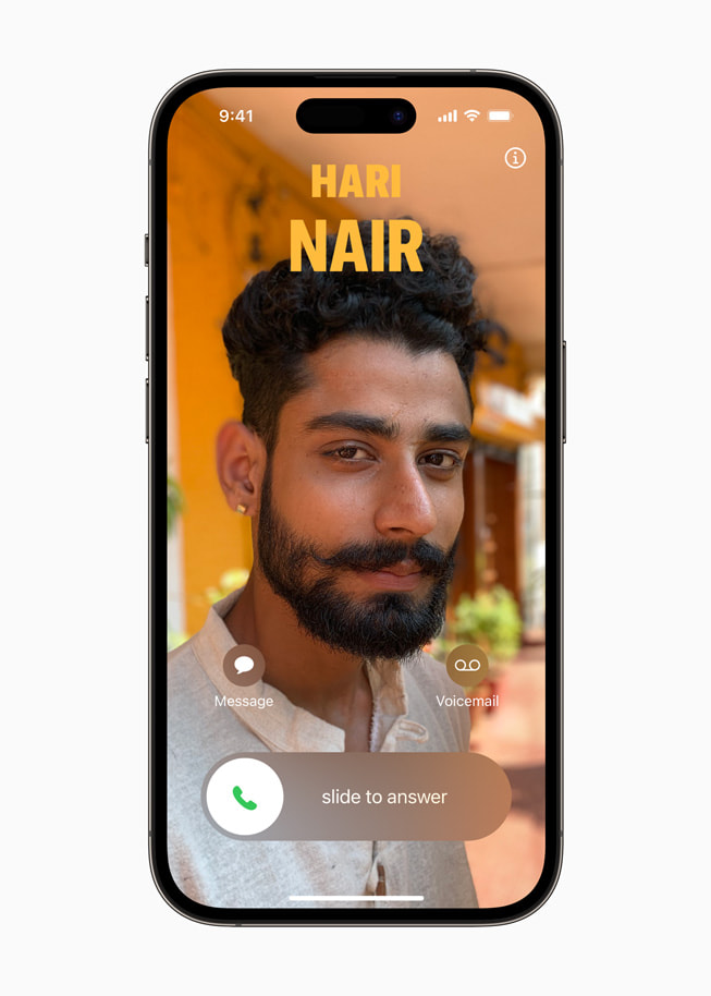 Ein Contact Poster für Hari Nair wird auf dem iPhone 14 Pro angezeigt.