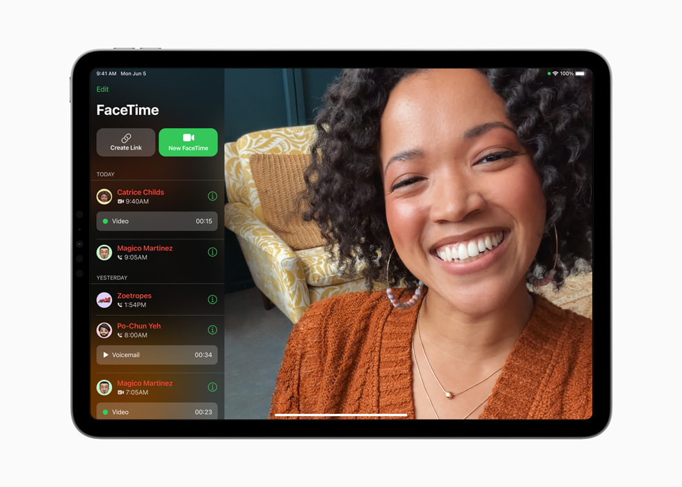 iPad Pro menampilkan pesan video FaceTime.