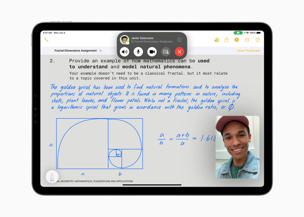 Un iPad Pro affiche un appel FaceTime et une session de collaboration dans Notes.