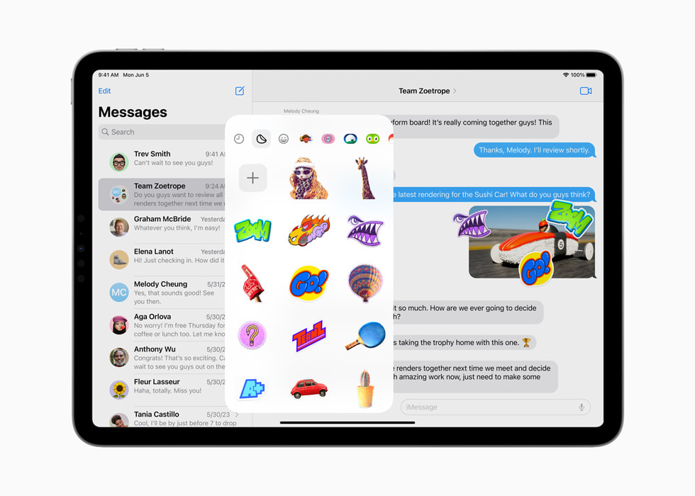 Un iPad Pro affiche une collection d’autocollants dans Messages.