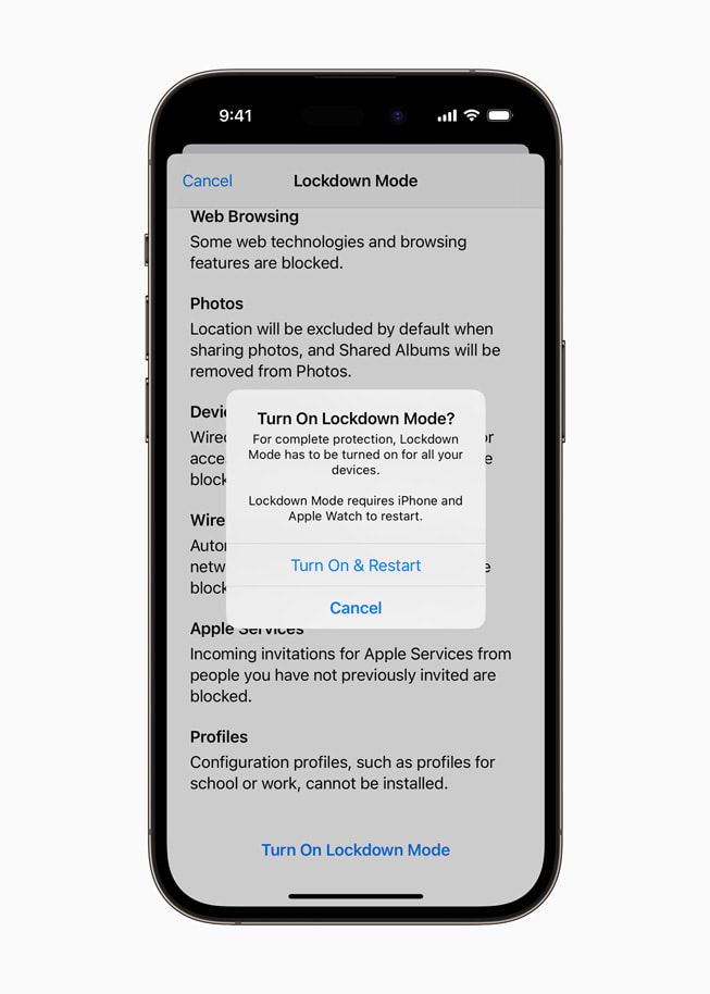 在 iPhone 14 Pro 上展示開啟「封鎖模式」的詢問提示。