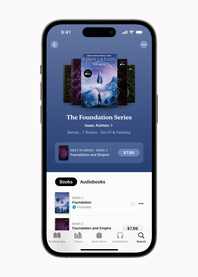 Na displeji iPhonu 14 Pro se zobrazuje několik dostupných knih ze série Nadace v Apple Books.
