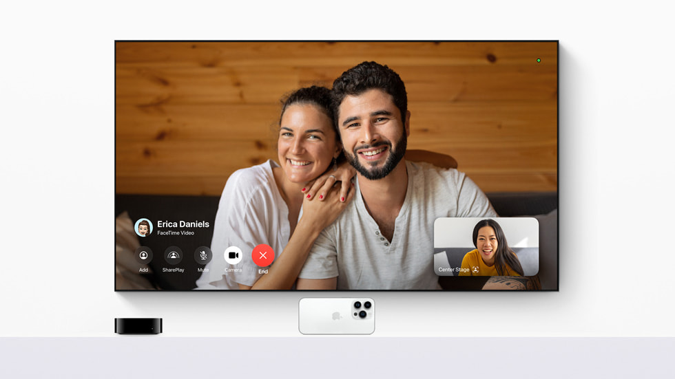 Apple TV 4Kを接続したテレビ画面に表示されている、新しいFaceTimeの体験。