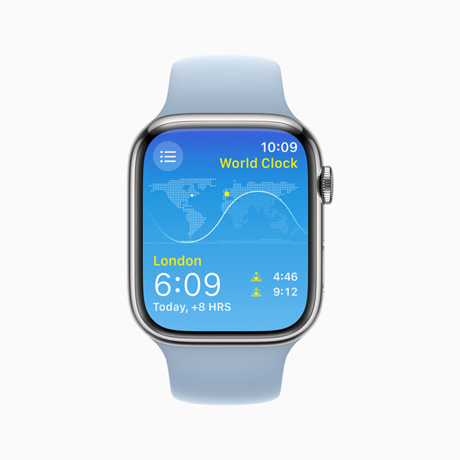 Apple Watch Series 8 تعرض تطبيق الساعة العالمية.