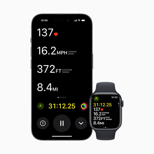 고도를 보여주는 iPhone 14 Pro와 Apple Watch Series 8.