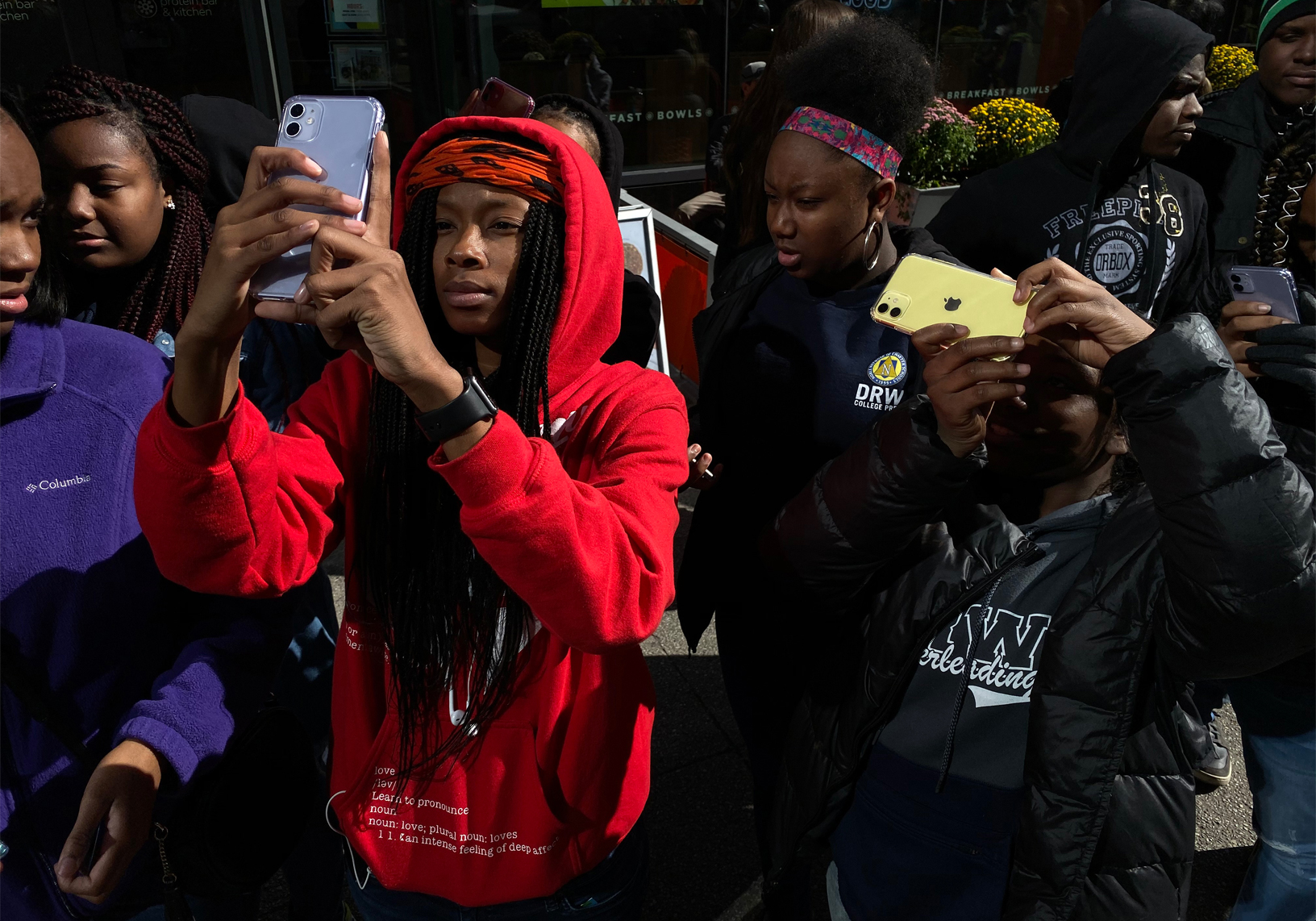 Apple partners with 100cameras to teach Chicago students photography with iPhone