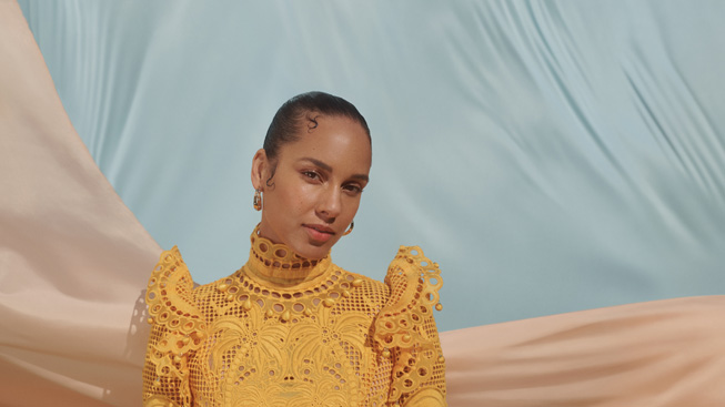 Porträtt av artisten Alicia Keys.