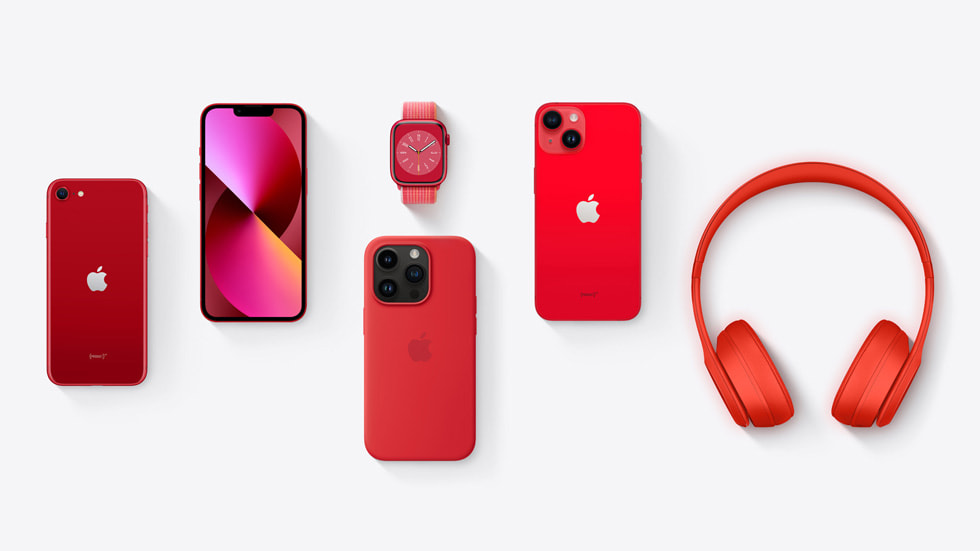 다양한 (PRODUCT)RED Apple 제품 및 액세서리.