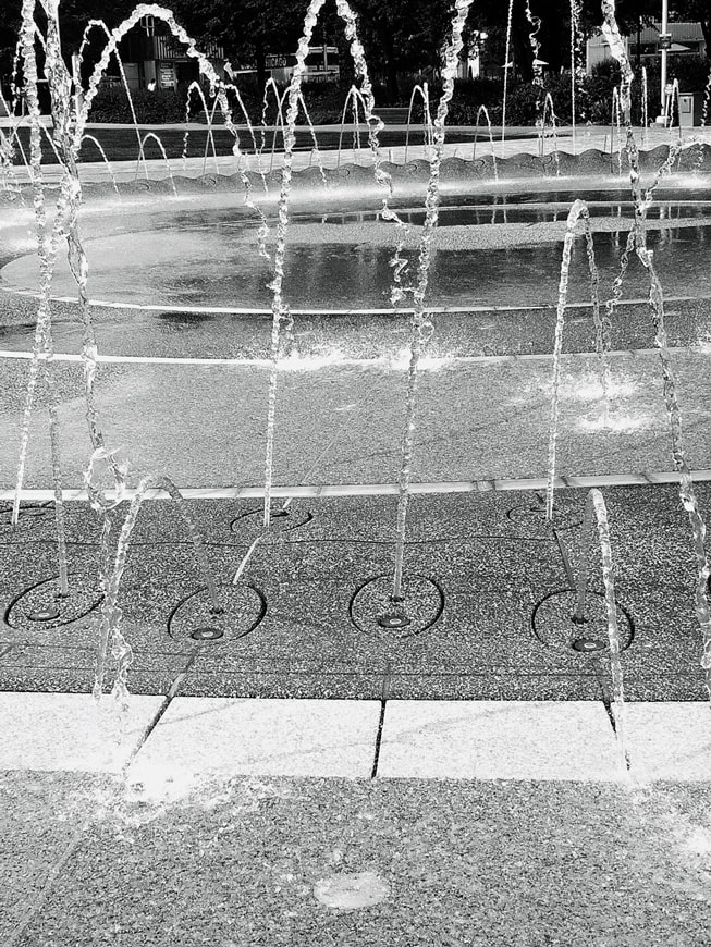 Photo de Kearia Carter montrant des jeux d’eau dans un parc.
