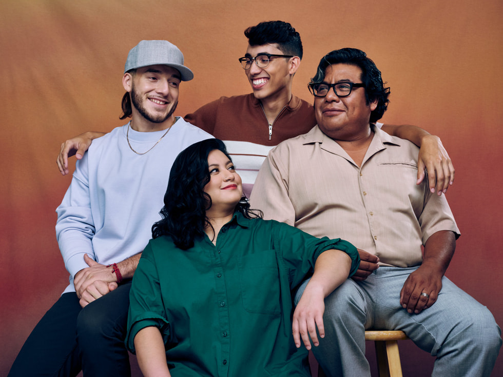 A group portrait shows Alejandra Enriquez, Juan Rubio, Gabe Martinez, and Joshua Gomez, the team behind the app BiteSight.