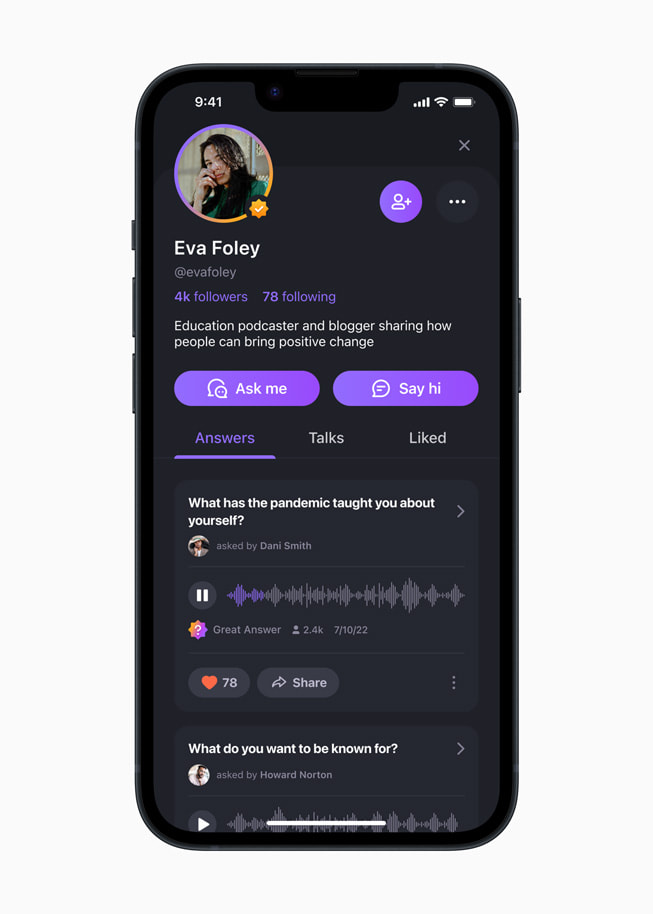 La app Wisdom muestra la página de la experta Eva Foley, a quien se la describe como "podcaster y bloguera de educación que explica cómo la gente puede lograr un cambio positivo".