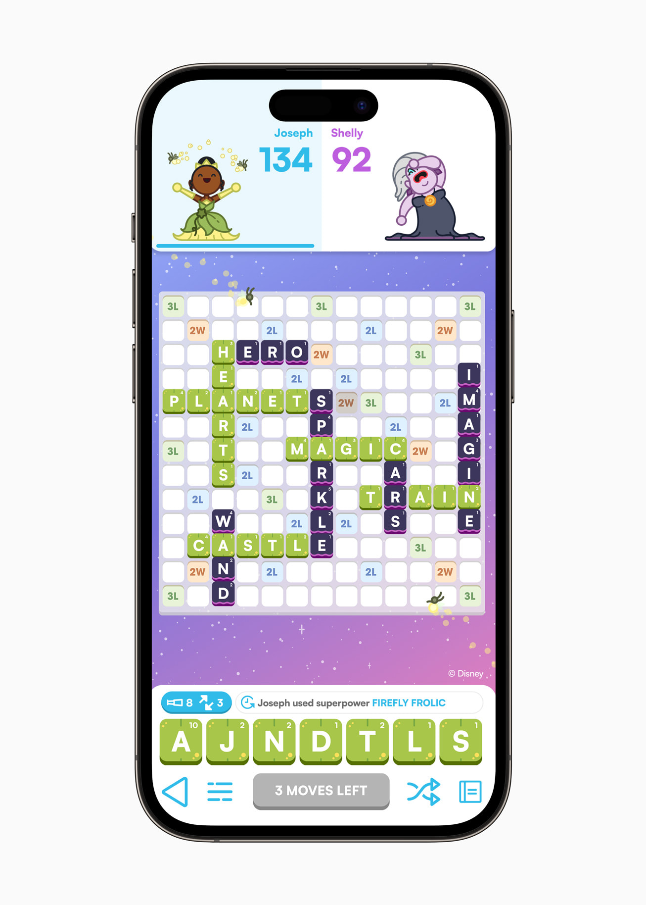 På iPhone 14 Pro viser en stadig fra spillet Disney Spellstruck Buzz Lightyear og Tinker Bell
