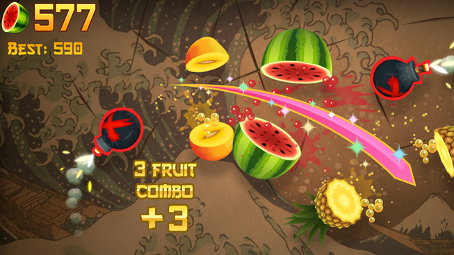 “Fruit Ninja Classic” 게임의 한 장면.