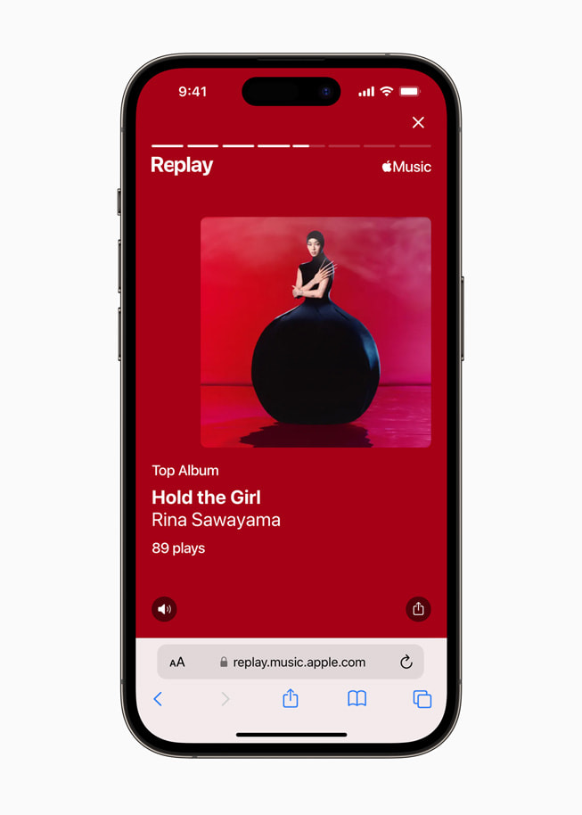 Un iPhone con los álbumes de Apple Music más escuchados en la función Replay.