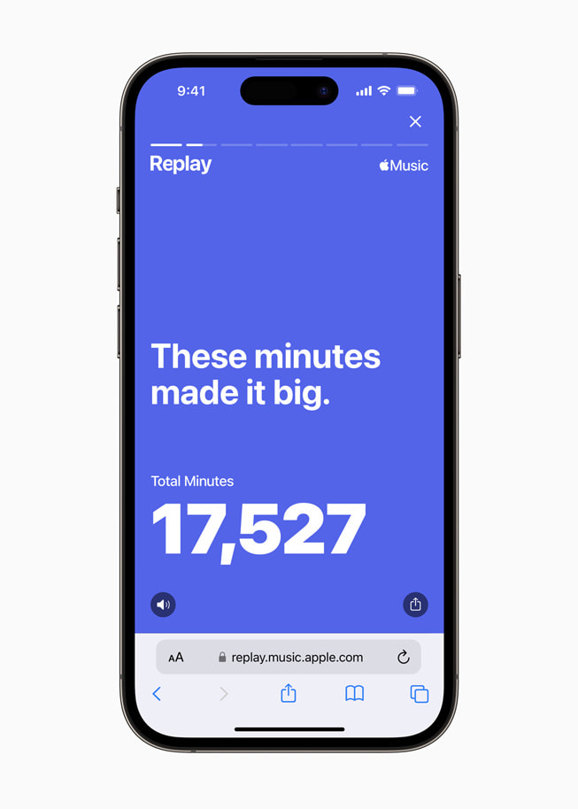 Van een gebruiker wordt de totale luistertijd in Apple Music getoond in Replay op een iPhone.