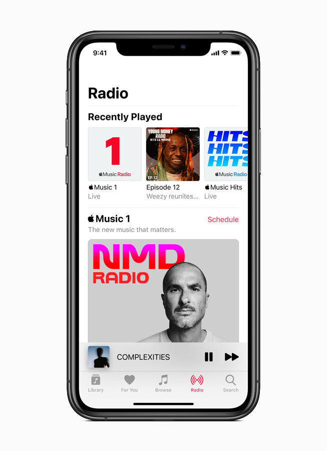 Apple Music radio en la pantalla de un iPhone 11 Pro.