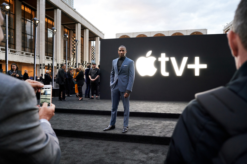 Desean K Terry anländer till världspremiären av The Morning Show på Josie Robertson Plaza och David Geffen Hall i Lincoln Center for the Performing Arts i New York.