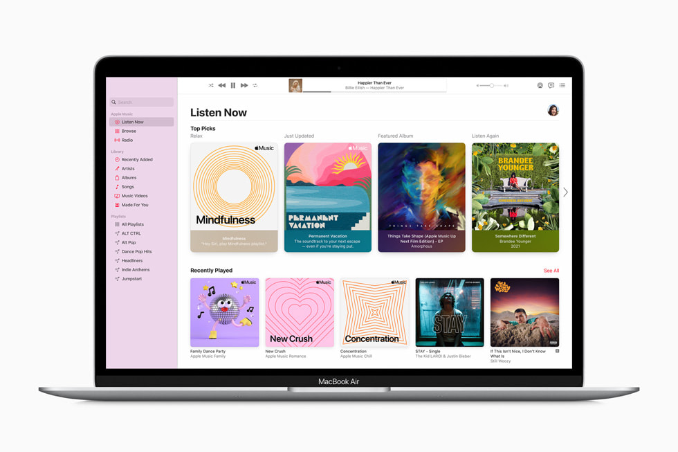MacBook Air 展示 Apple Music 「立即聆聽」頁面。