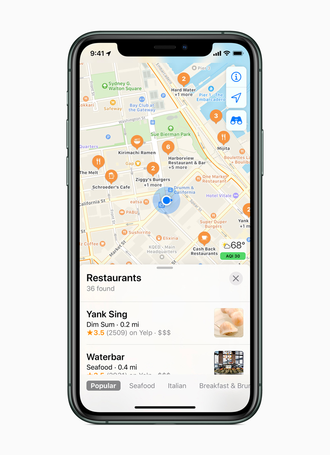 شاشة لتطبيق الخرائط الجديد تعرض المطاعم القريبة على iPhone 11 Pro.