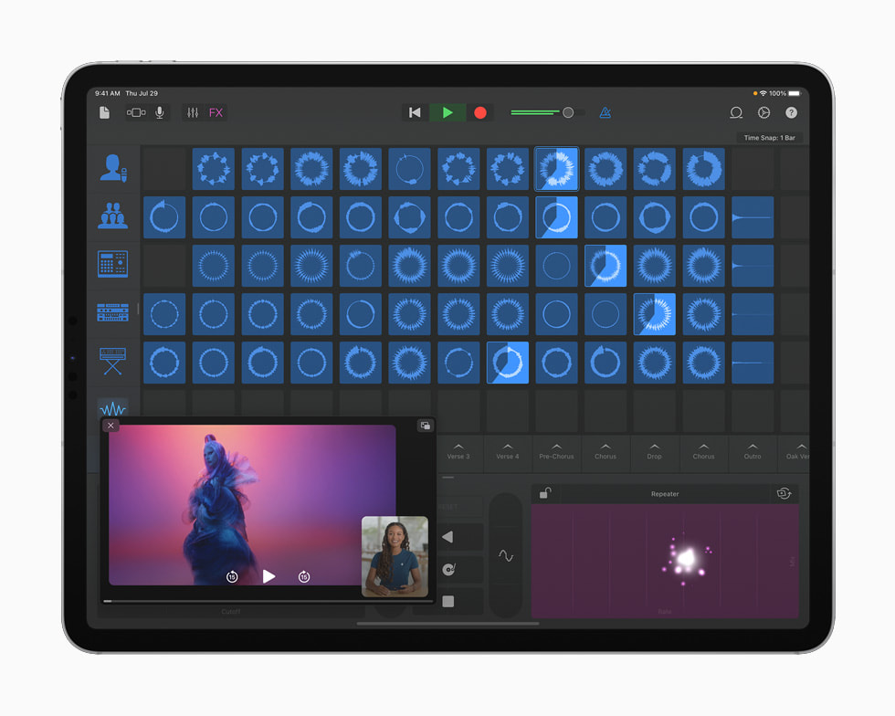 Remix Session ของ Lady Gaga ในแอป GarageBand ซึ่งแสดงอยู่บน iPad Pro