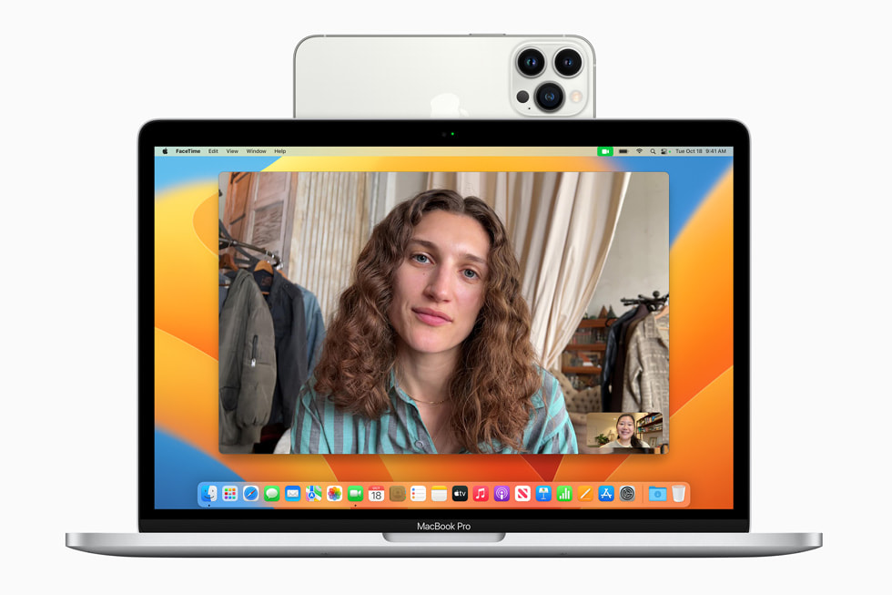 A Câmera de Continuidade é mostrada no macOS Ventura no MacBook Pro.