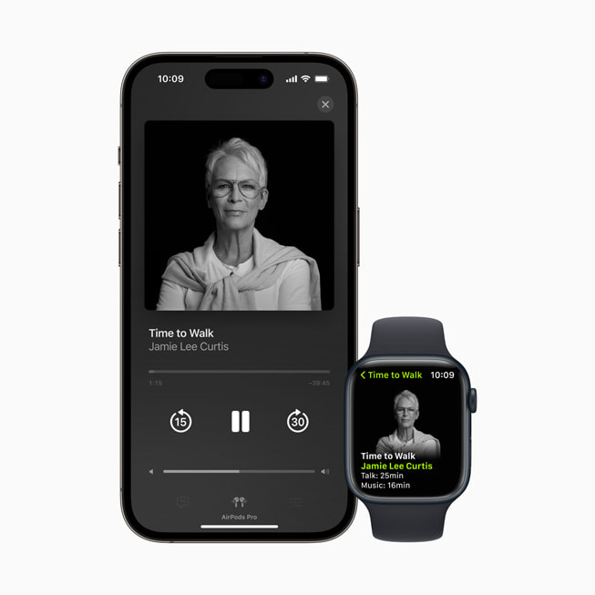 El episodio de Hora de Andar con la actriz Jamie Lee Curtis se muestra en un iPhone y un Apple Watch.