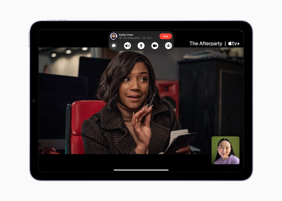 Una sessione SharePlay in Apple TV+ su iPad Air.