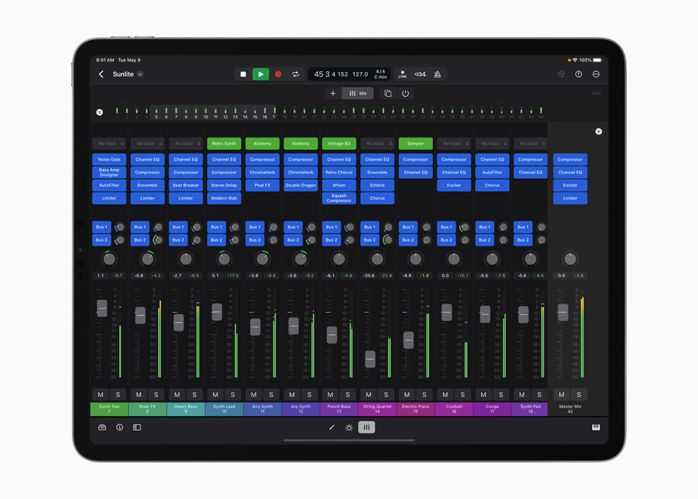 La table de mixage pro dans Logic Pro pour iPad.