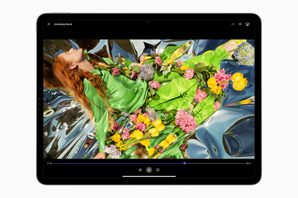 iPad Pro 在 iPadOS 16 中使用《Frame.io》的「參照模式」。