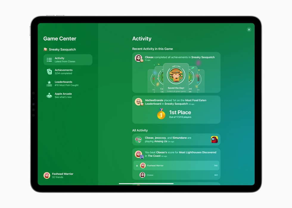 iPadOS 16 更新的 Game Center 展示於新款 12.9 吋 iPad Pro 上。