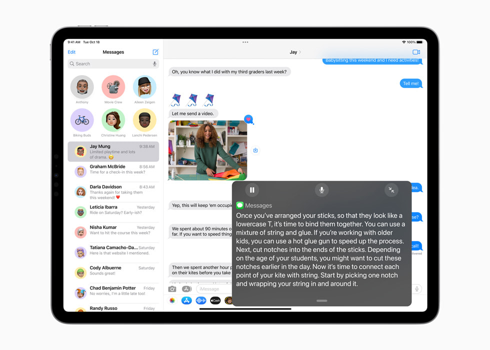 Using Live Captions in Messages in iPadOS 16 on the new 12.9-inch iPad Pro.