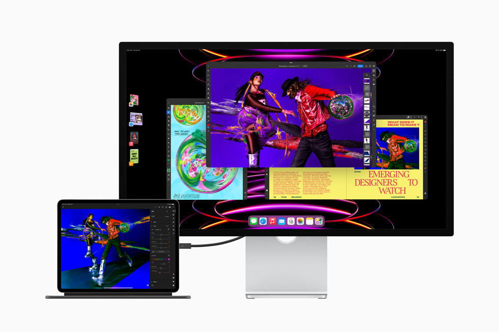 De nieuwe 12,9-inch iPad Pro met Smart Folio aangesloten op een Mac Studio-display met Stage Manager in iPadOS 16.