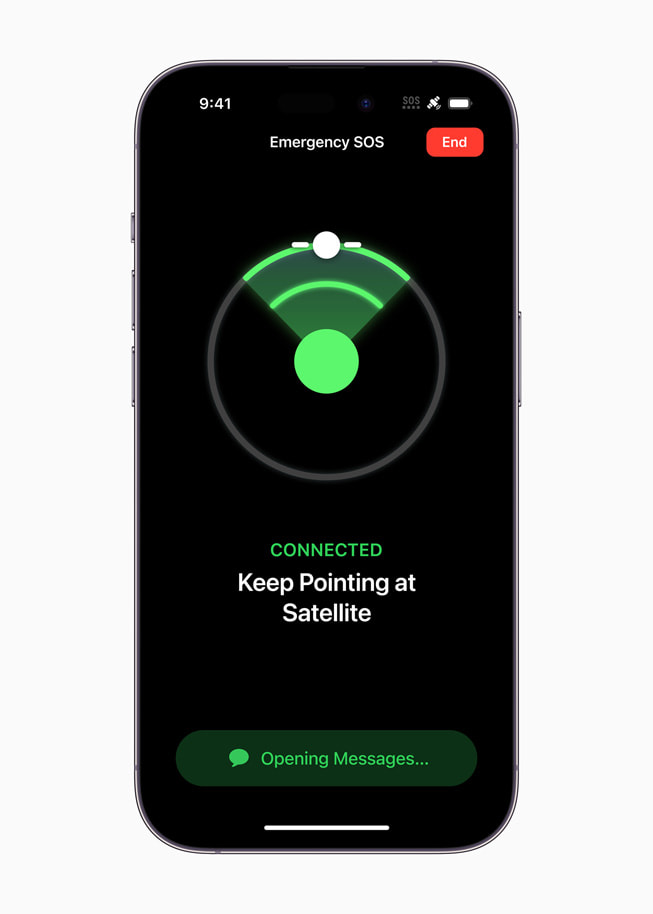 iPhoneの衛星経由の緊急SOS機能は、衛星の方向にiPhoneを向けるようユーザーに促します。
