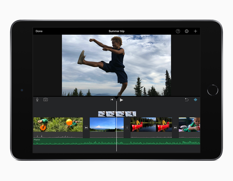 iPad mini上のiMovie iOSアプリケーション。