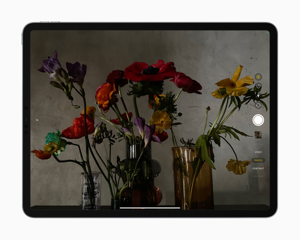 Et fotografi av blomster som viser LiDAR-teknologi på iPad Pro.  