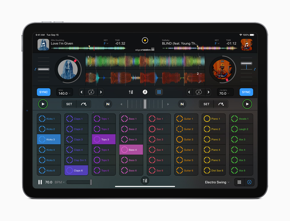 iPad Air exibe o app djay Pro AI.