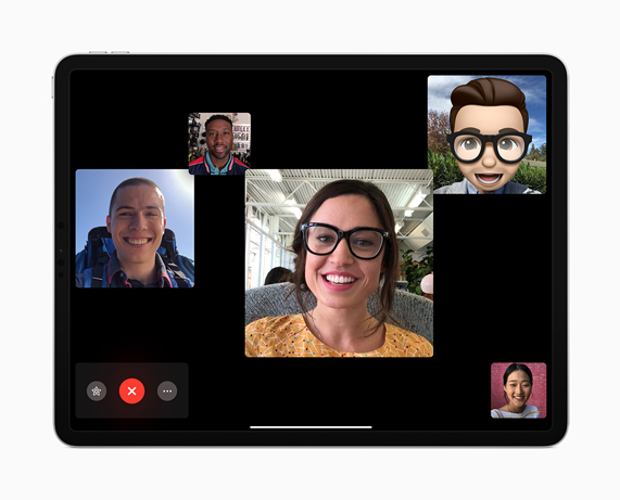 iPad Pro con FaceTime en Grupo en la pantalla.