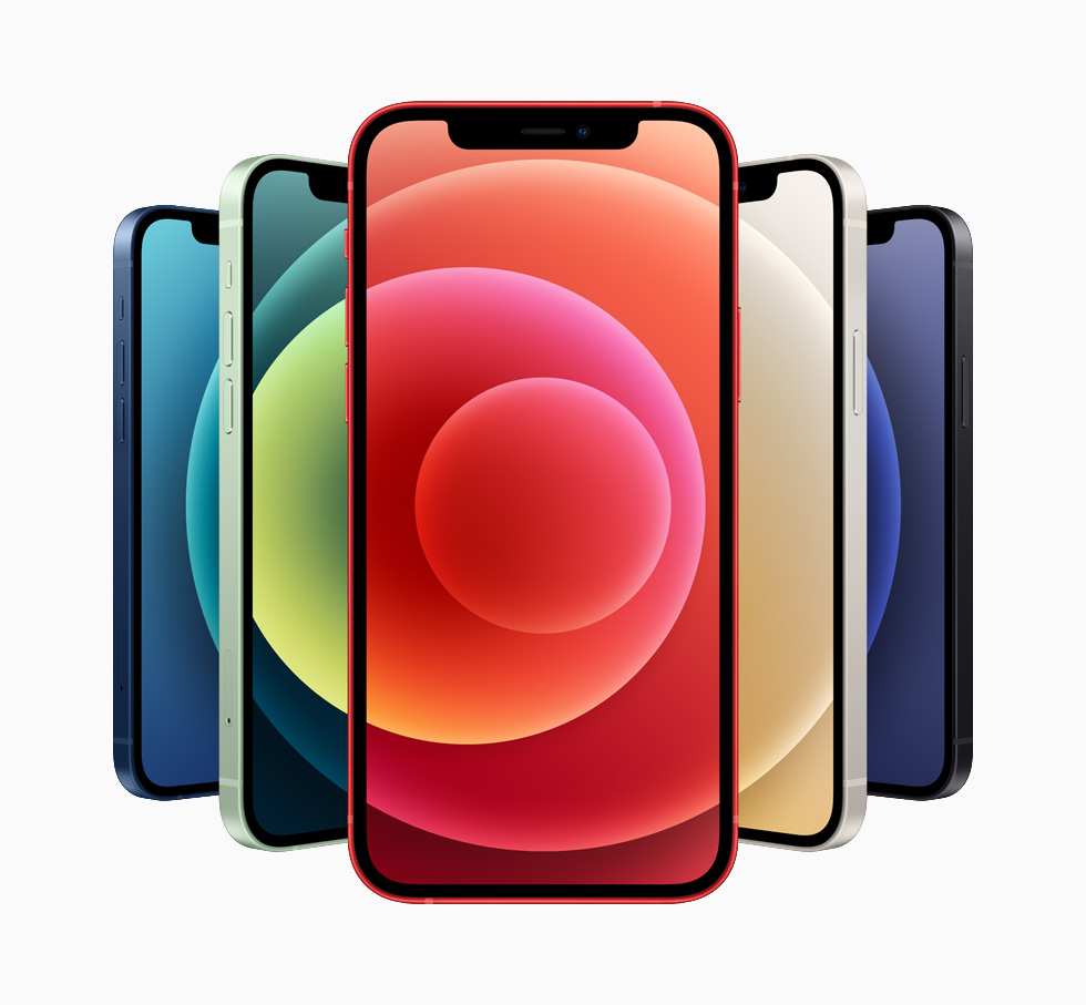 iPhone 12 avec finis d’aluminium bleu, rouge, blanc, vert et noir.