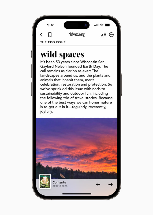 El número sobre ecología de Midwest Living, con el titular «Wild Spaces» y la imagen de una persona surcando un río en kayak al atardecer en Apple News.