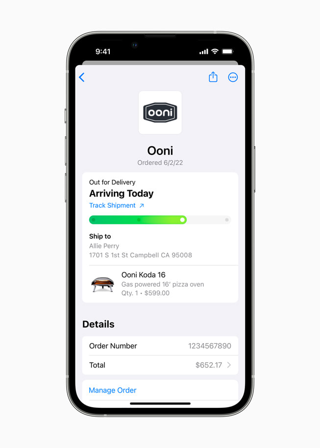 Un iPhone con la nuova funzione Order Tracking di Apple Pay.