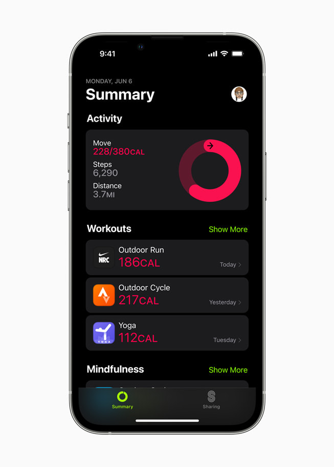 La app Fitness muestra un resumen de la actividad del usuario.