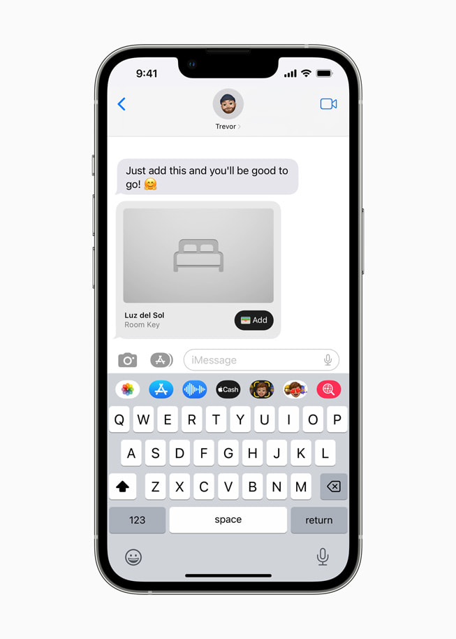 En iPhone-skjerm viser en bruker som på en sikker måte deler en nøkkel til et hotellrom via Meldinger.