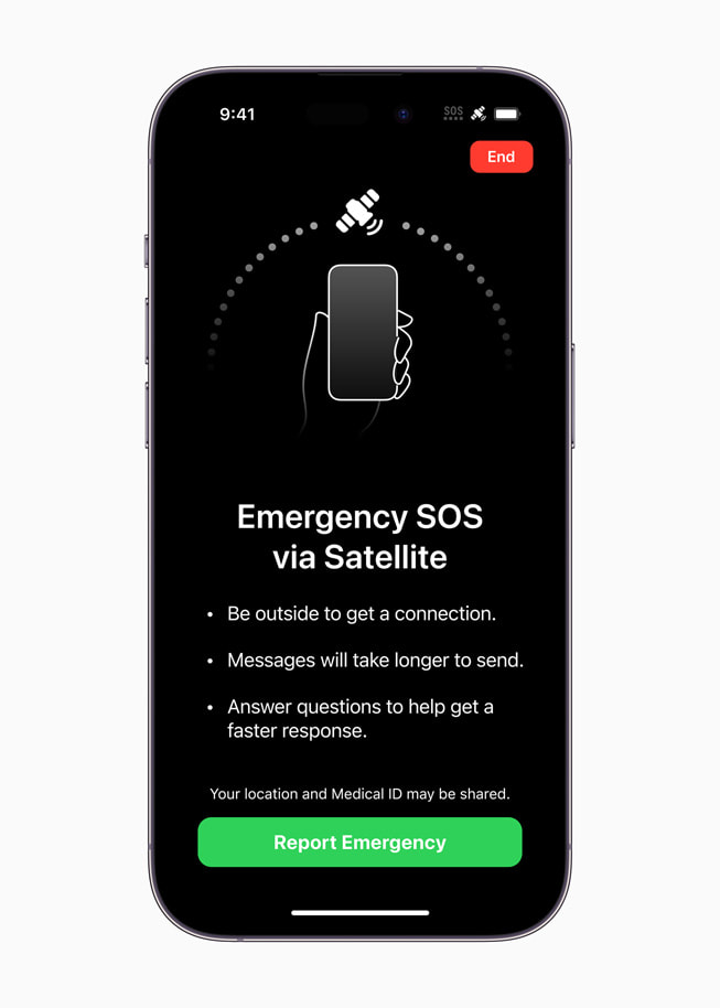 L’écran d’un iPhone avec Appel d’urgence par satellite indique à l’utilisateur de se placer à l’extérieur pour obtenir une connexion, lui signale que l’envoi des messages peut prendre du temps, et l’invite à répondre à quelques questions pour accélérer sa prise en charge.