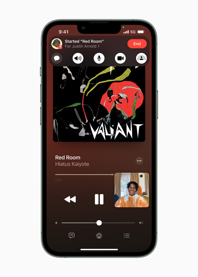 在 iPhone 13 Pro 上展示 Apple Music 上的「同播同享」功能。