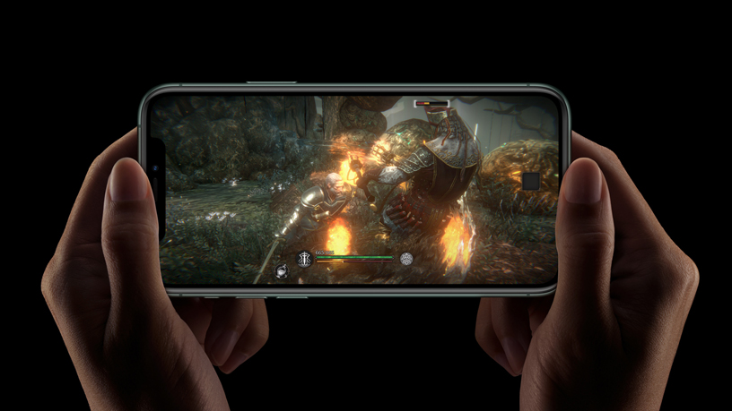 螢幕上顯示遊戲的 iPhone。