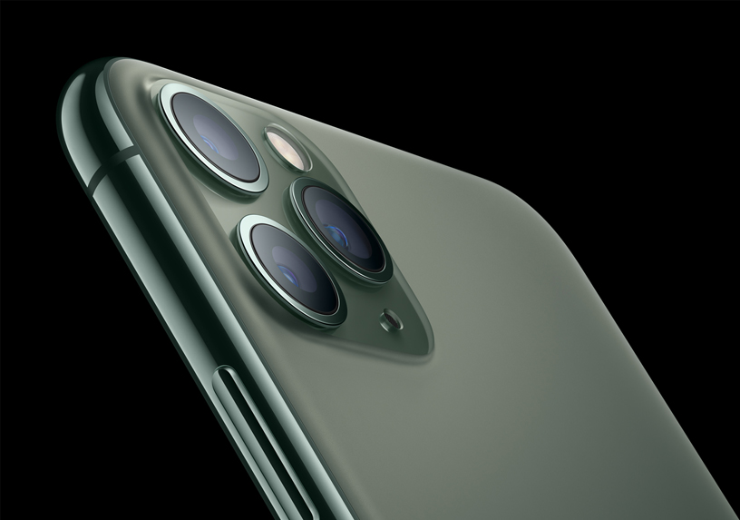 iPhone 11 Pro 的紋理啞面玻璃機背。