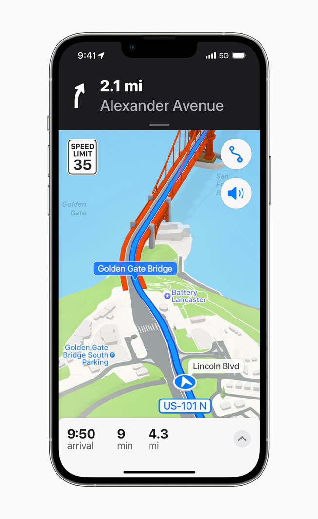 iPhone 13 Pro con l’app Mappe in iOS 15 che mostra dettagli più realistici e colorati.