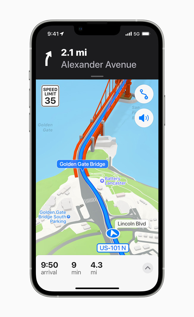 iPhone 13 Pro에서 iOS 15의 더욱 현실적이고 컬러풀한 디테일을 구현한 Apple 지도. 