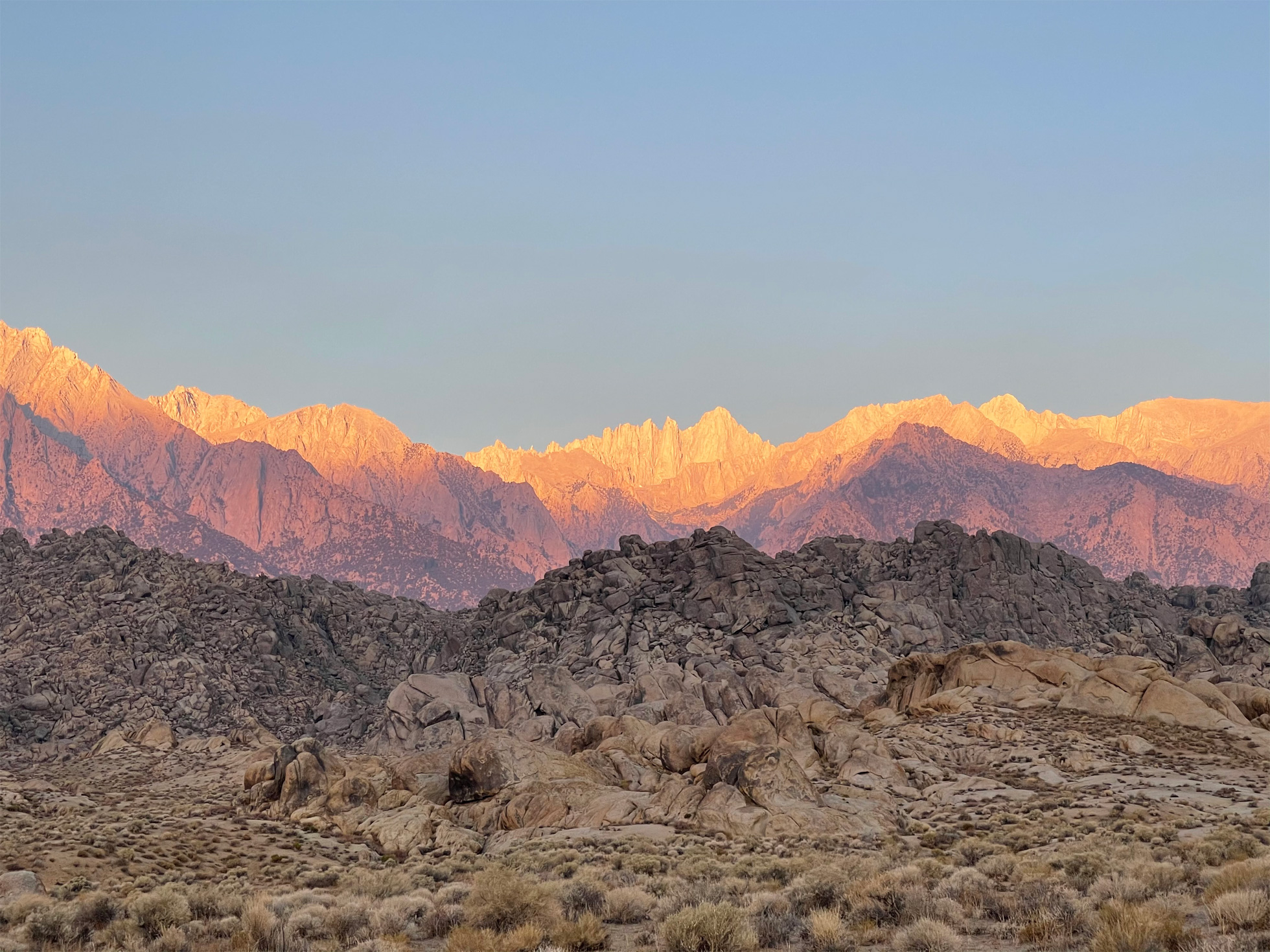 Un paisaje montañoso tomado con el iPhone 12 Pro