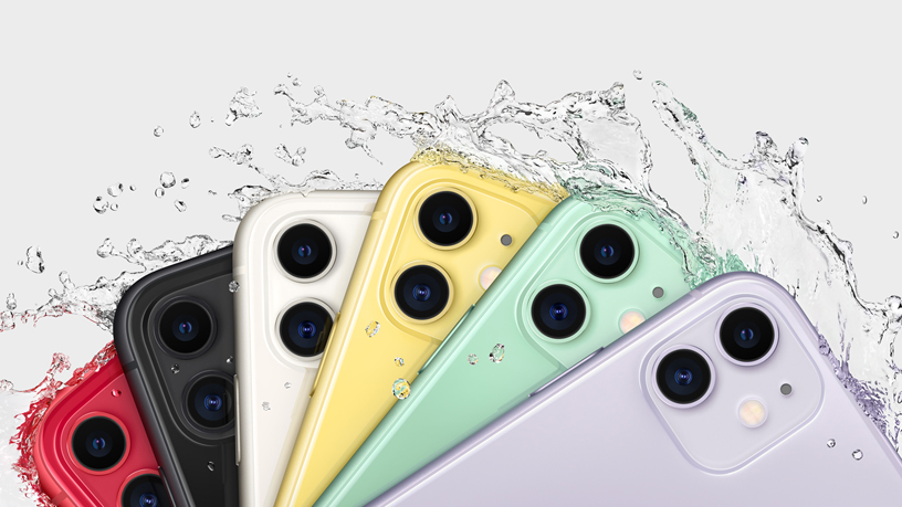 Acqua che cade su sei iPhone 11 nei sei colori.